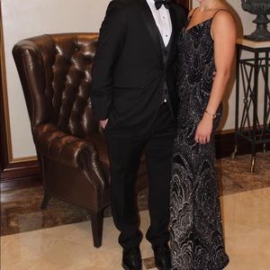 Beautiful dress for a black tie wedding. Only worn once